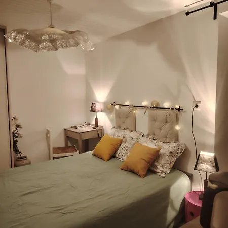 Rum i privatbostad Chambre Chez L'Habitant *